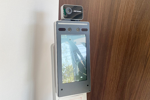 自動体温計・指先消毒器