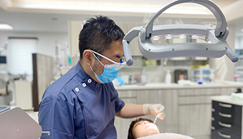 質の高い歯科治療を提供するため研鑽に努める